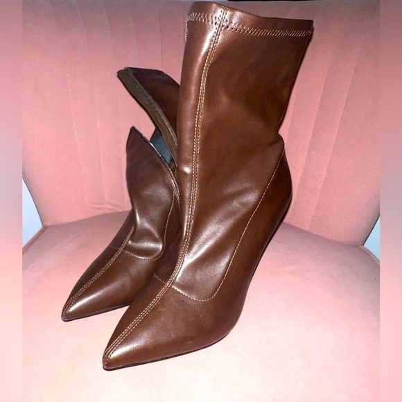 Faux leather zip-up boots. Good condition. Forever 21 - Picture 1 of 6